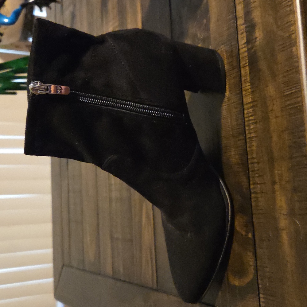 Marc Fisher 8M Booties Like New - Picture 7 of 8